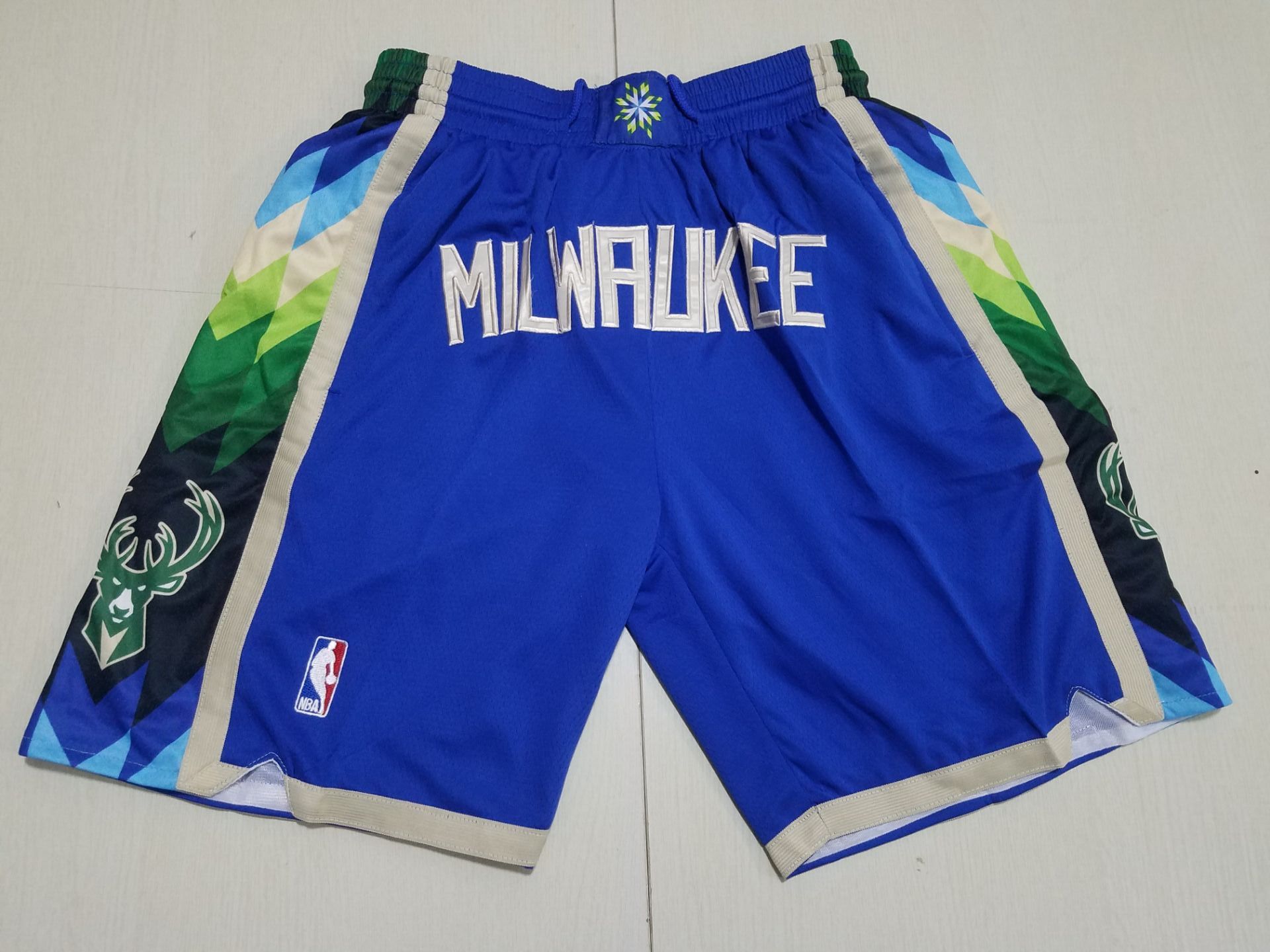 Men NBA Milwaukee Bucks Shorts 20230218